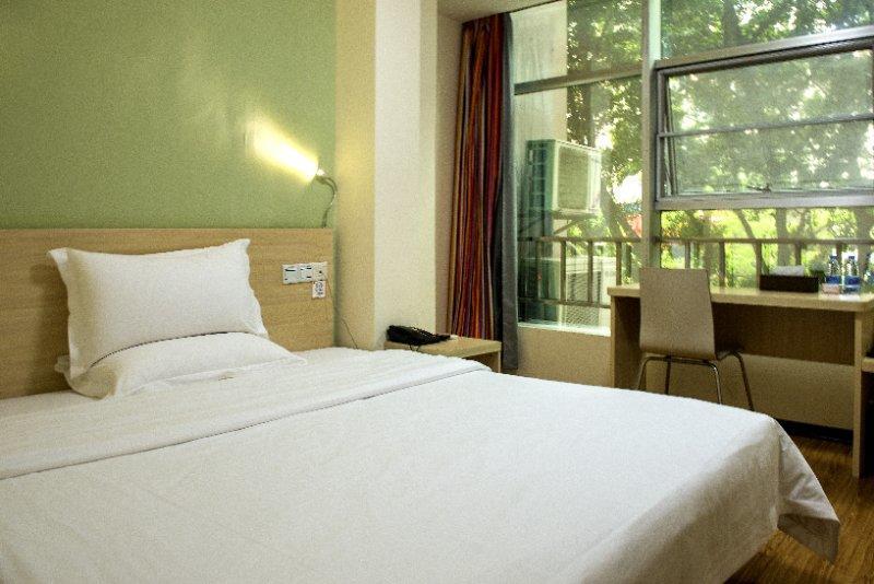 E+ Hotel Guangzhou Baixin Branch Extérieur photo